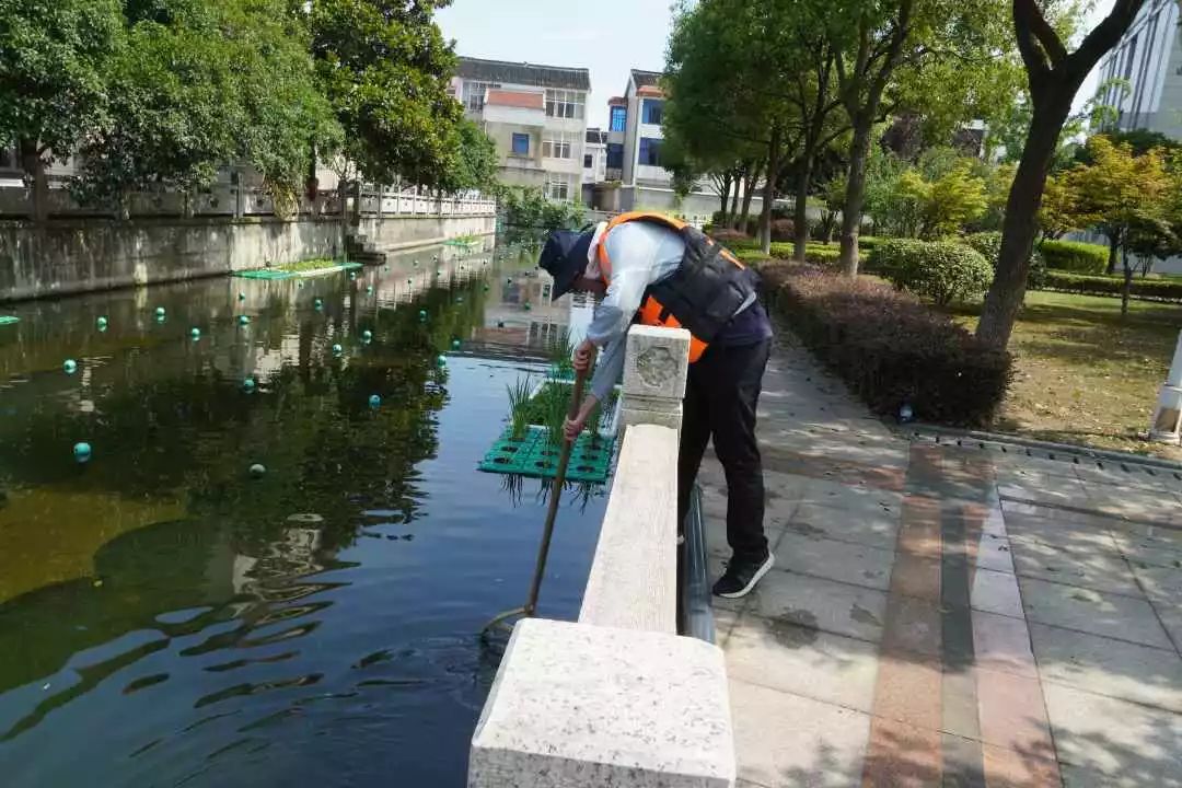 【<a href=http://m.trip-tour.cn target=_blank class=infotextkey>雙良</a><a href=http://m.trip-tour.cn target=_blank class=infotextkey>新型光催化</a>】“堅守”在汗水中閃光