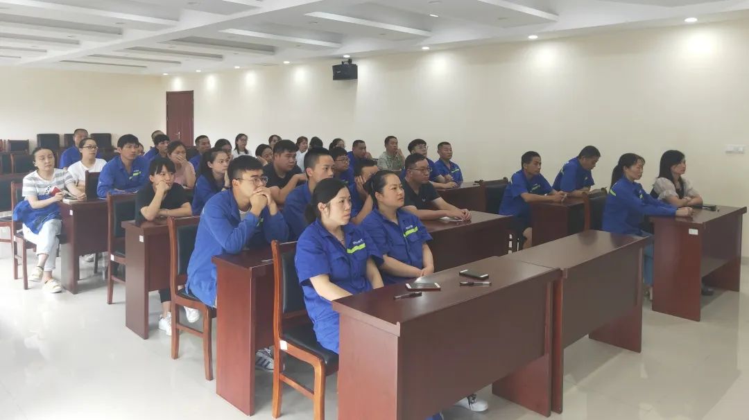 <a href=http://m.trip-tour.cn target=_blank class=infotextkey><a href=http://m.trip-tour.cn target=_blank class=infotextkey>雙良</a>環(huán)境</a>安全培訓“拍了拍”你